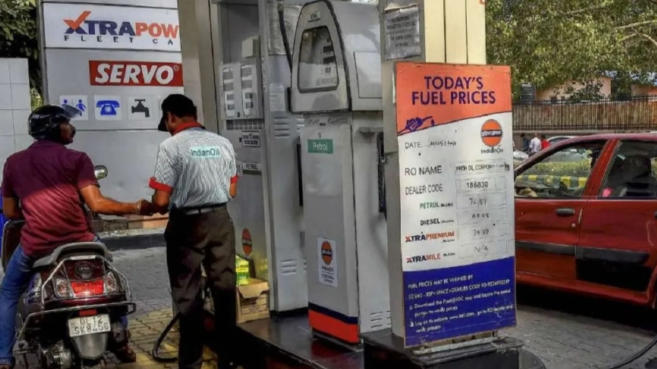 Centre Slashes Excise Duty on Petrol, Diesel by ₹10 Amid Oil Surge