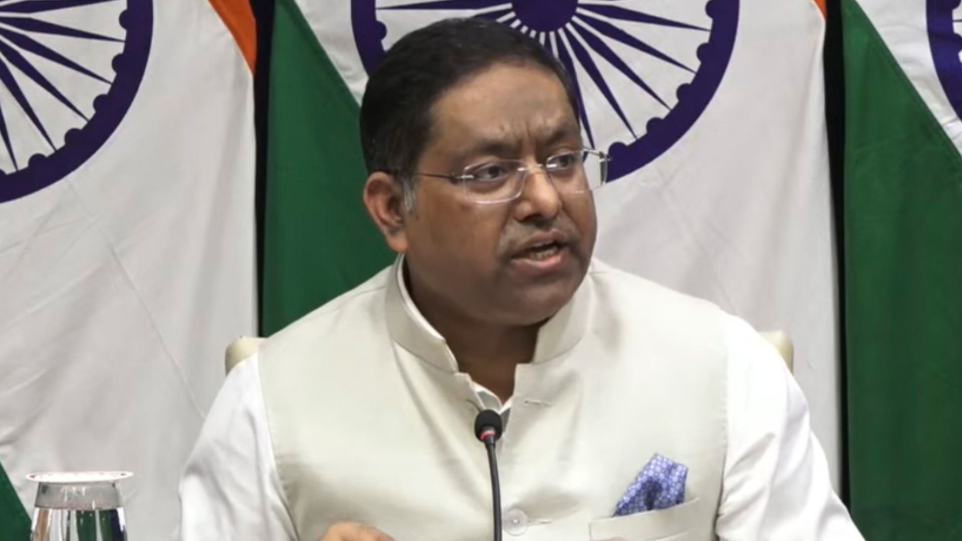 MEA Issues Emergency Helplines for Indians in Gulf Region