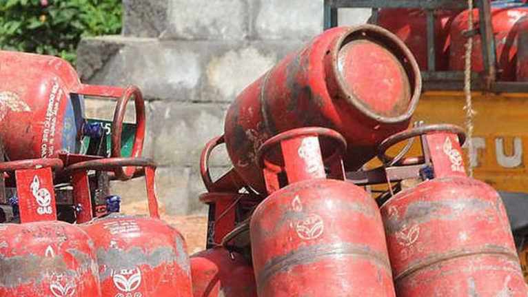 LPG Shortage Hits Restaurants in Several Indian Cities After Price Hike LPG Shortage Hits Restaurants in Several Indian Cities After Price Hike