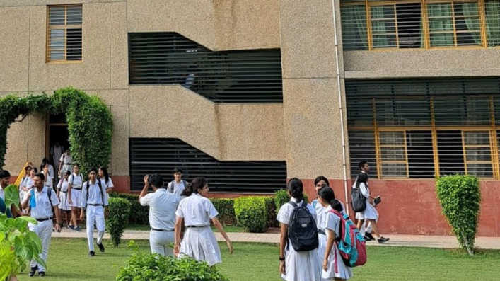 DM Orders Five-Year Freeze on School Uniform Changes in Gautam Buddh Nagar DM Orders Five-Year Freeze on School Uniform Changes in Gautam Buddh Nagar