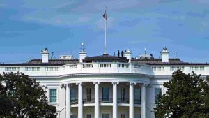 US Plans to Seize Iran-Linked Tankers as Hormuz Tensions Rise