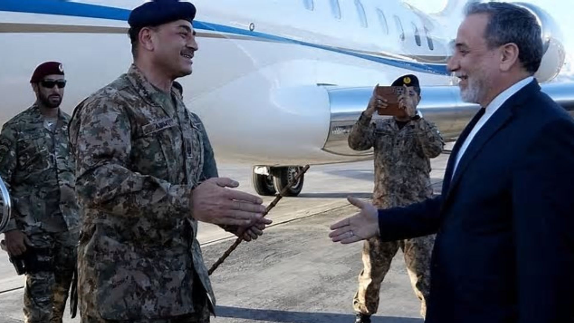 Iran’s Top Negotiator Meets Pakistan Army Chief Amid Regional Peace Efforts