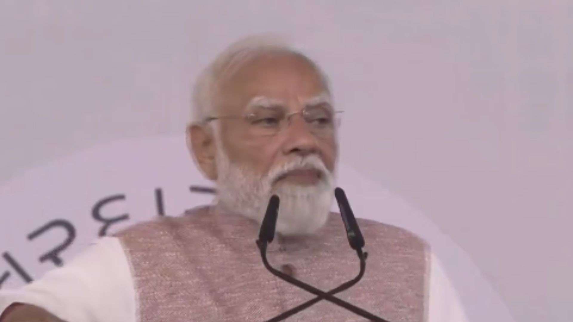 PM Modi Urges Schools to Consider Online Classes Amid Global Energy Crisis