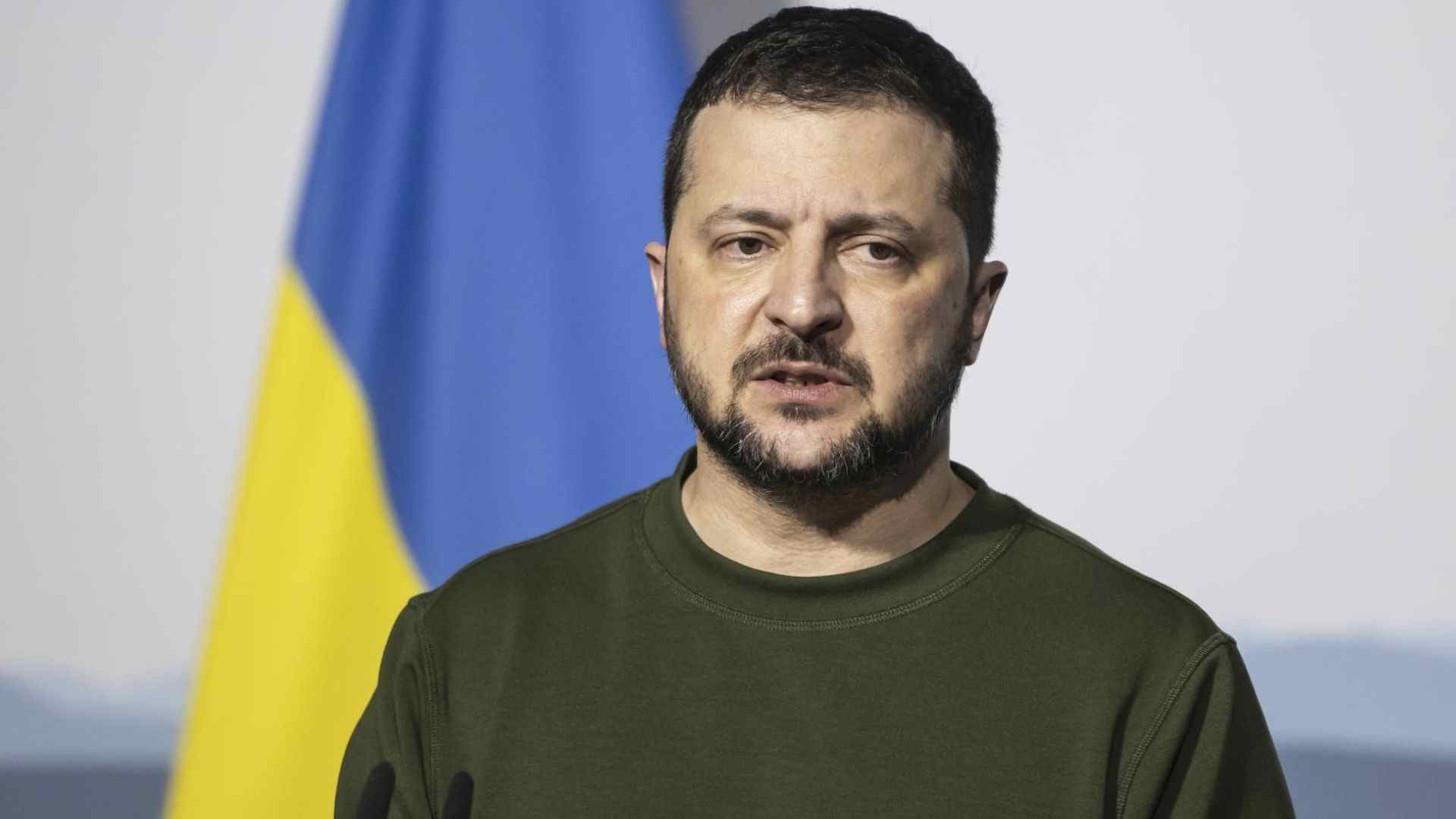 Zelenskyy Warns Russia May Launch Massive Oreshnik Missile Strike