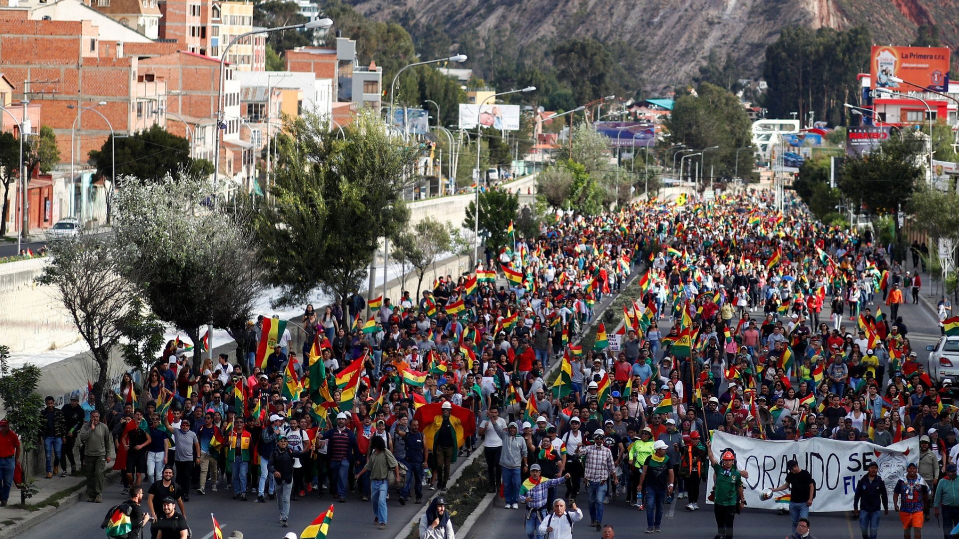 Bolivia Clears Key Protest Roadblocks and Reopens Transport Routes After Weeks of Disruption
