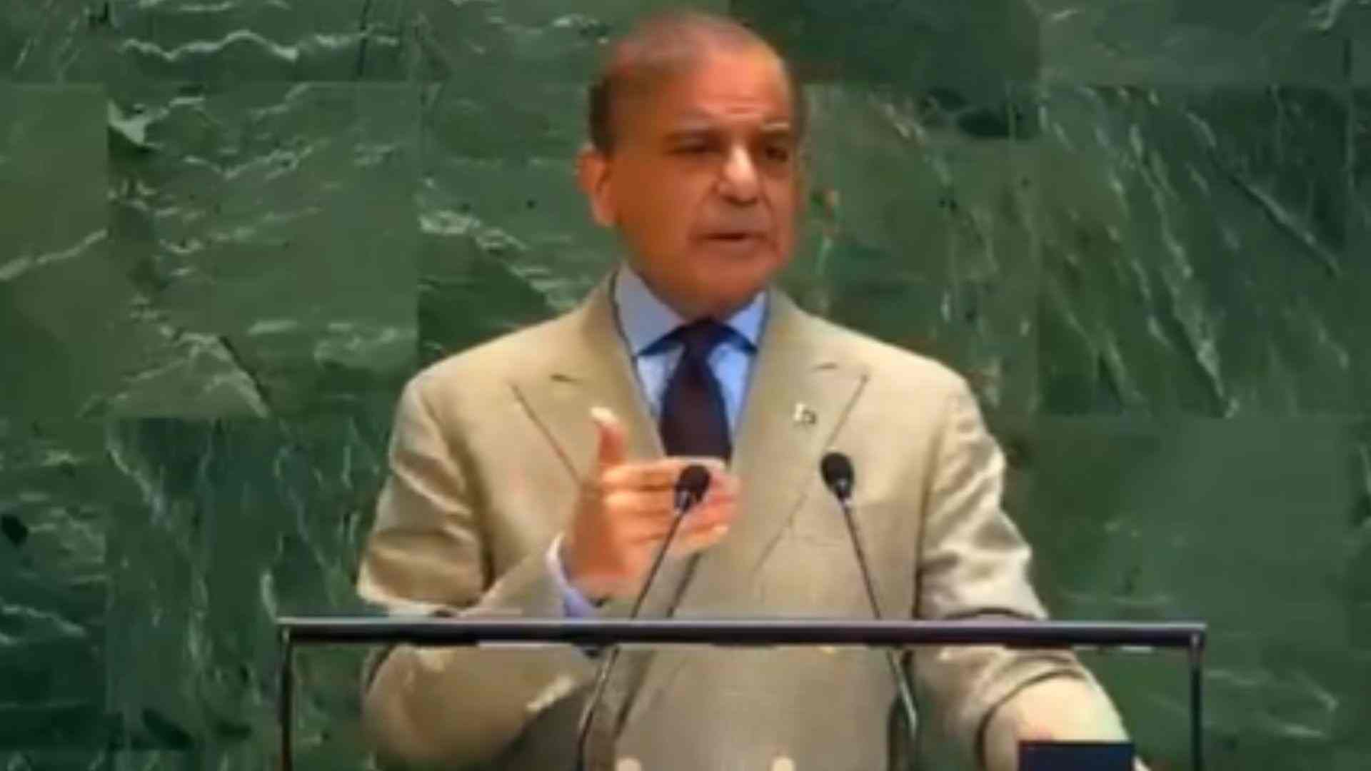 Shehbaz Sharif Raises Kashmir at UNGA, Credits Trump for 2025 Ceasefire; Warns India Over Pakistan’s River Waters Shehbaz Sharif Raises Kashmir at UNGA, Credits Trump for 2025 Ceasefire; Warns India Over Pakistan’s River Waters