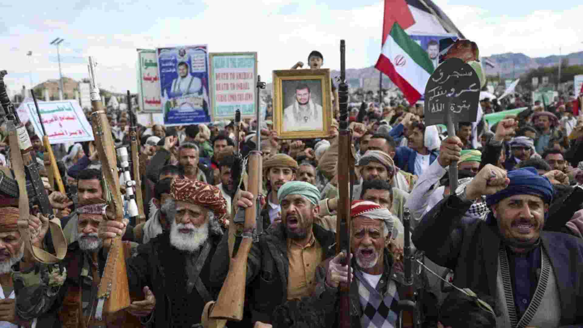 Houthis Warn Airlines Against Using Saudi Airspace Amid Yemen Escalation